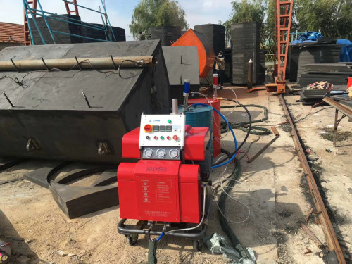 聚脲涂料噴涂機(jī)(圖1) 聚脲涂料噴涂機(jī)