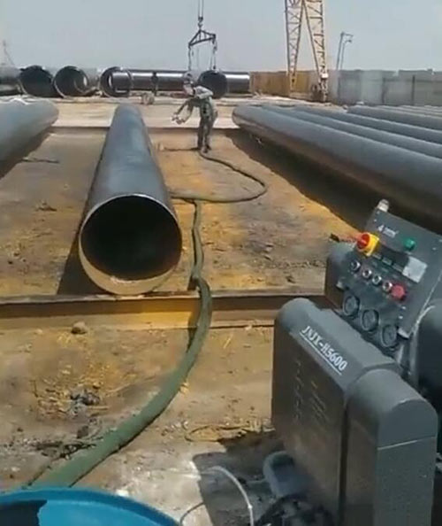 現(xiàn)場(chǎng)管道防腐用什么機(jī)械 埋地管道防腐蝕涂層噴涂機(jī)器(圖1) H5600埋地管道防腐蝕涂層噴涂機(jī)器