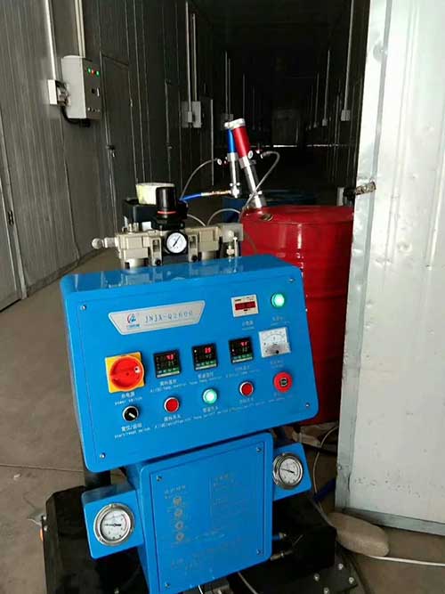 冷庫噴涂聚氨酯保冷嗎(圖2) Q2600冷庫噴涂機